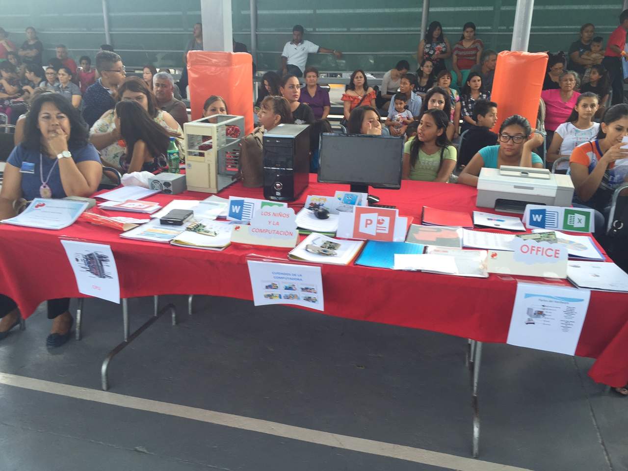Exhiben trabajos de talleres en Centro Comunitario de Peñoles
